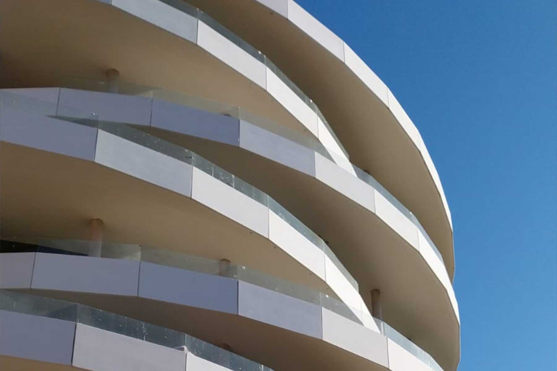 Detalles exteriores complejo asistencial para personas mayores en Móstoles