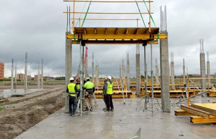 Impacto de las normativas de construcción en proyectos industriales