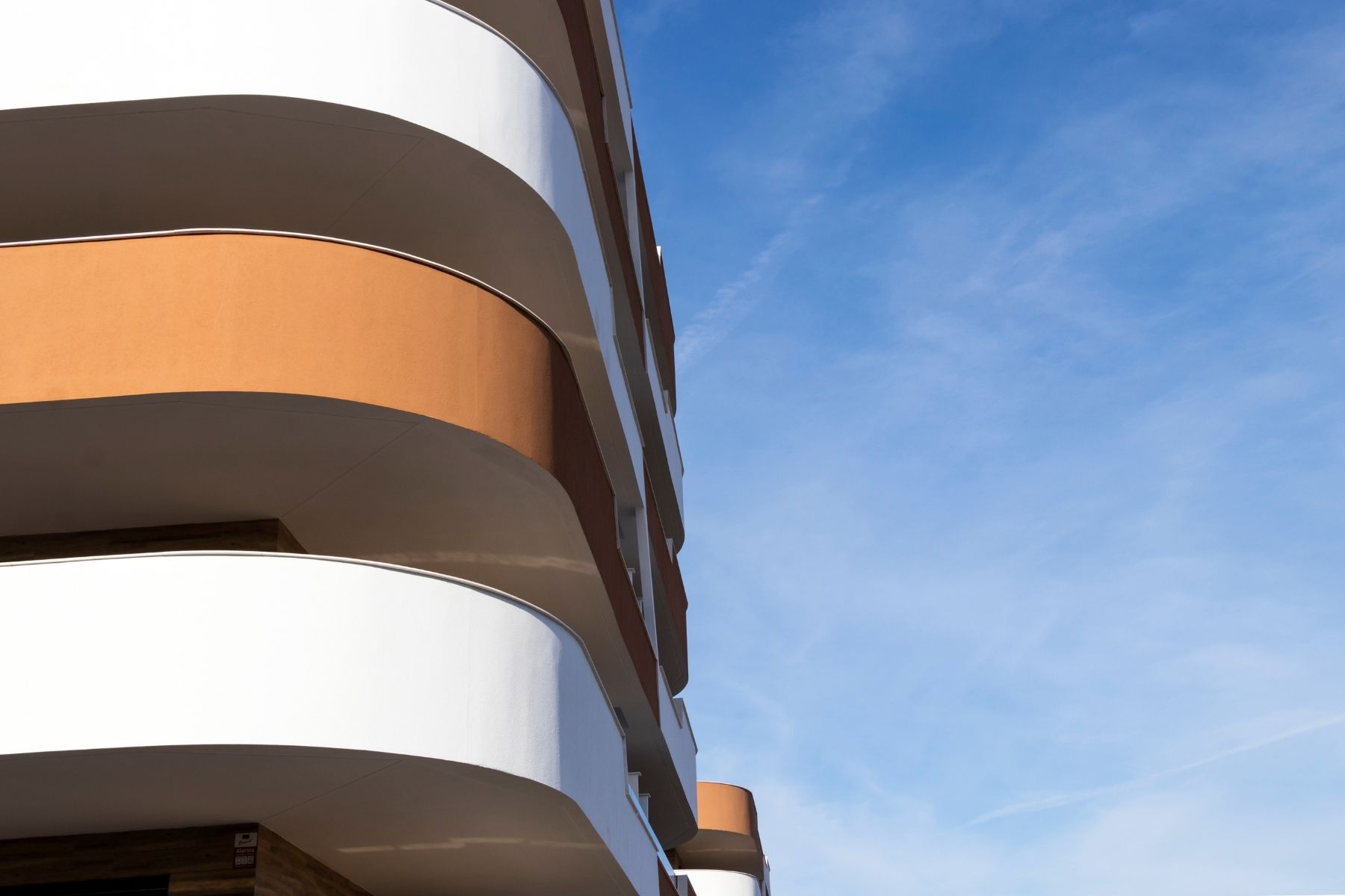 Detalle de los balcones del residencial de Arenales