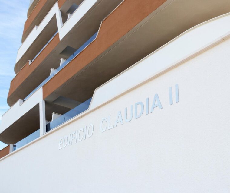 Edificio Claudia II por Media Caña