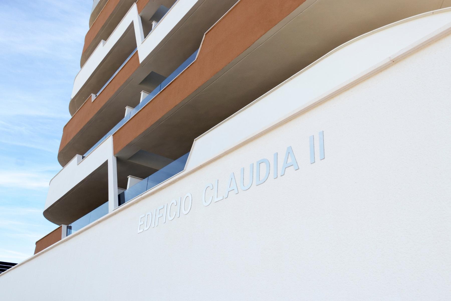 Edificio Claudia II por Media Caña