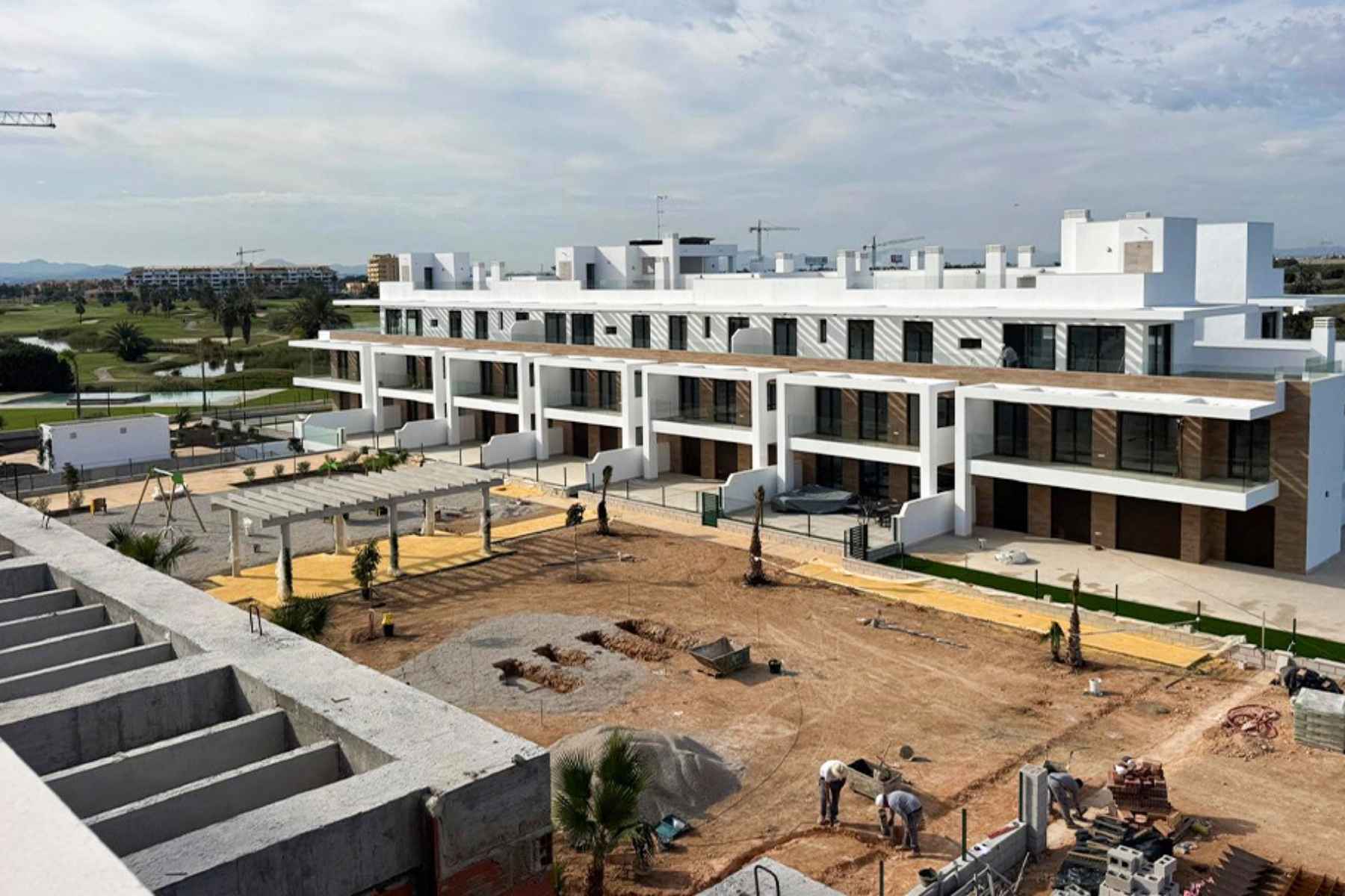 Construcción de varios bloques y villas en un proyecto residencial en Los Alcázares