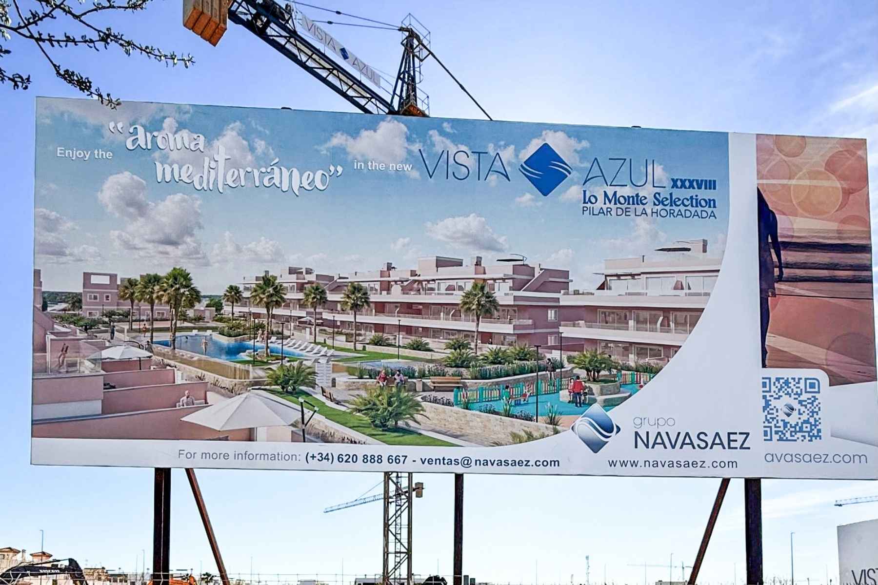 Cartel de la obra del residencial en Pilar de la Horadada