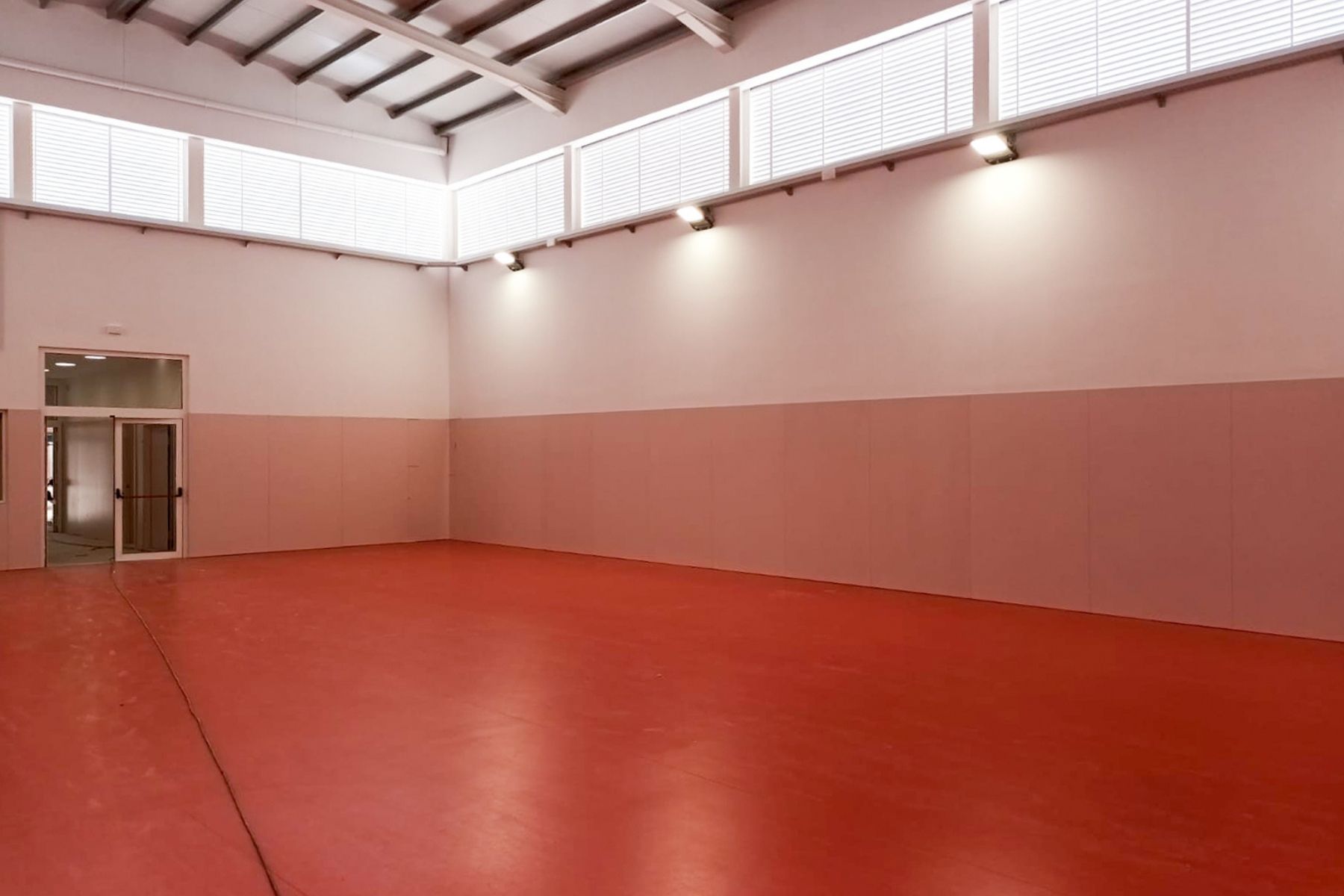 Vista del interior del gimnasio del CEIP López Orozco en Elche