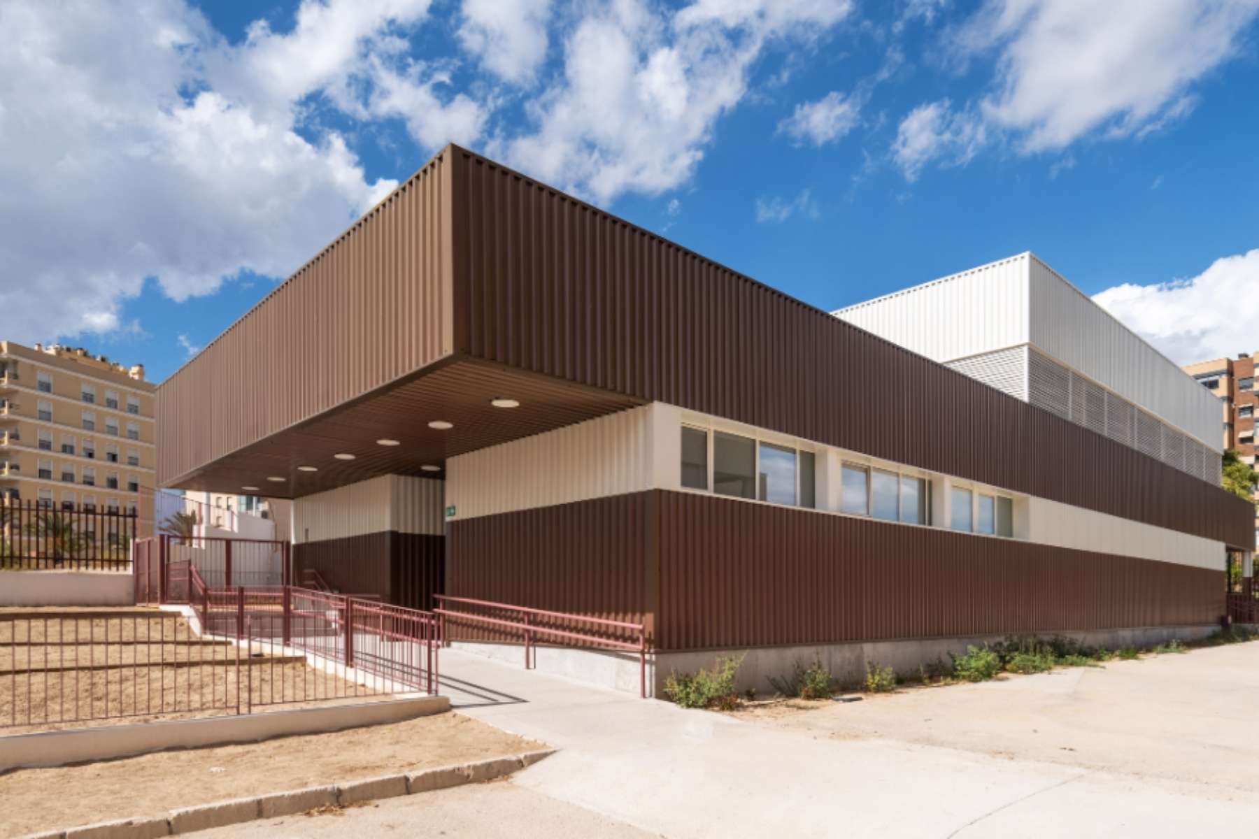 Obra finalizada por Media Caña: gimnasio para el CEIP Julio María López Orozco