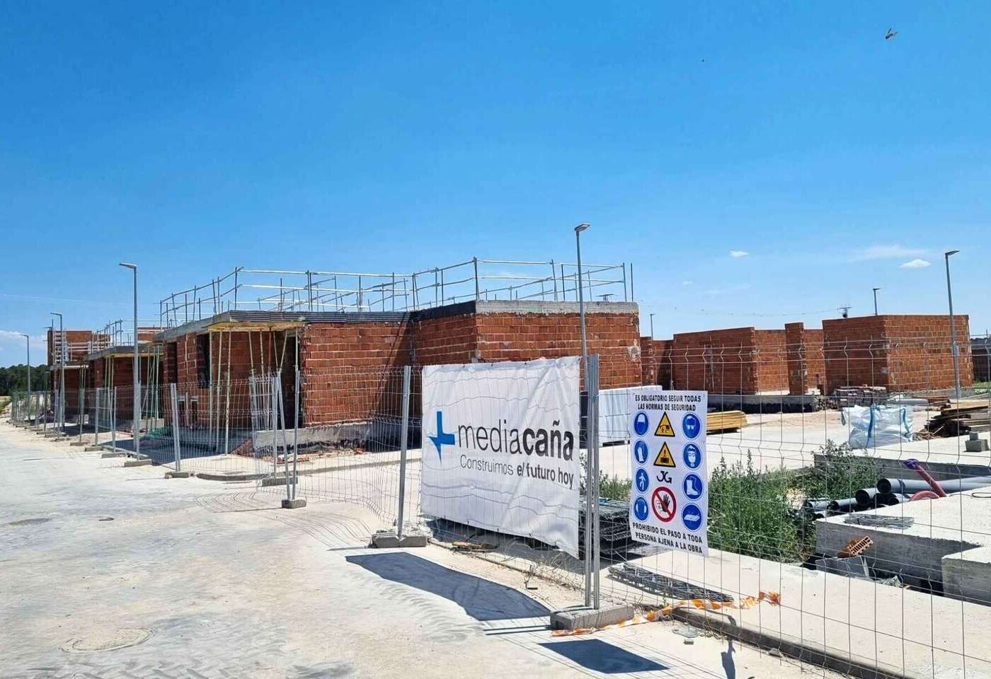 Comienzo de la construcción de viviendas de protección oficial en Sanchonuño (Segovia)