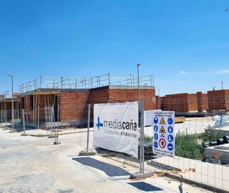 Comienzo de la construcción de viviendas de protección oficial en Sanchonuño (Segovia)